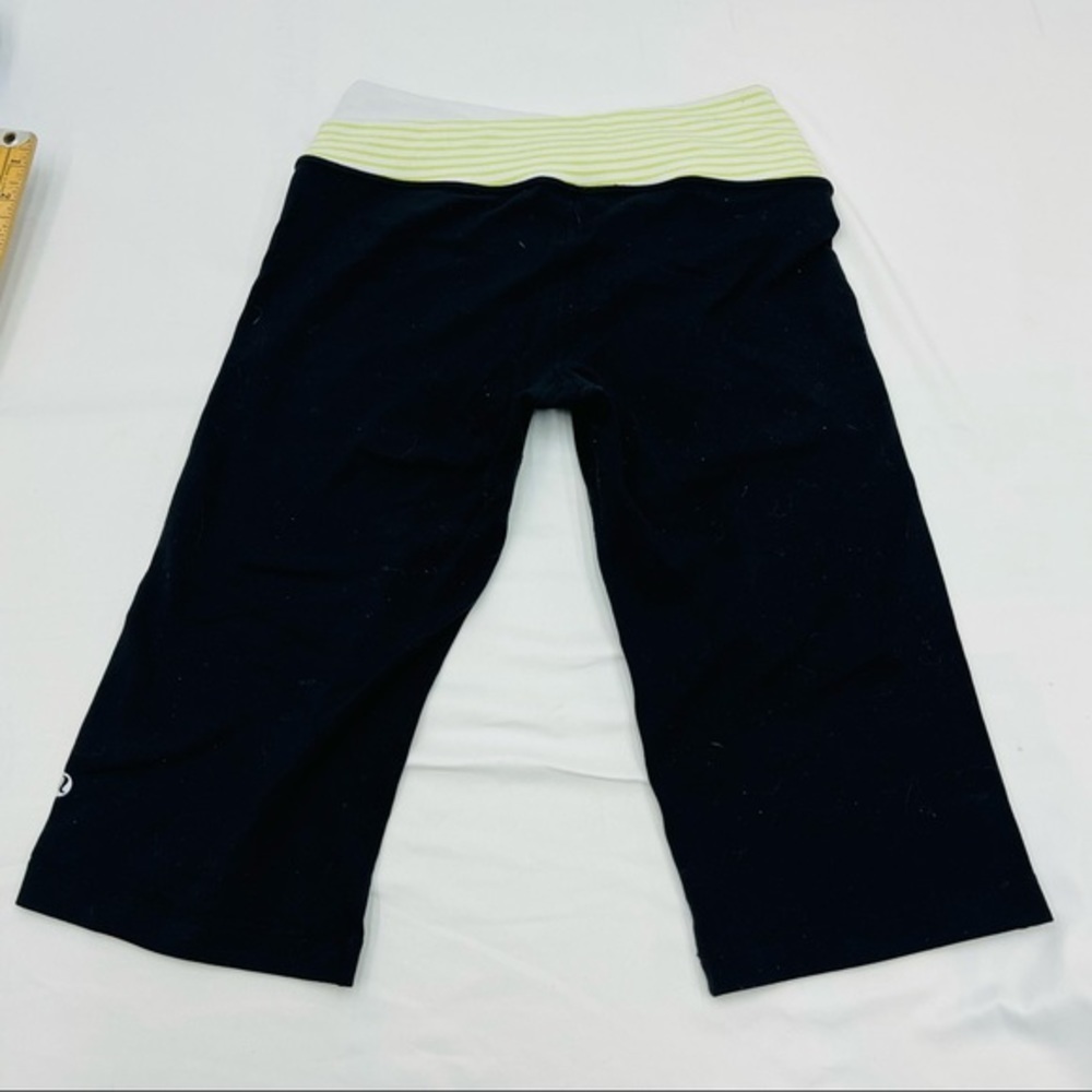 LULULEMON Back and Green Capri leggings size small